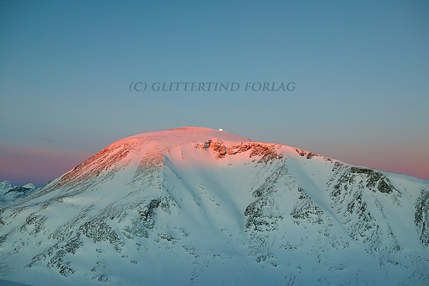 Fra Veslfjellet mot Besshøe ved soloppgang en januarmorgen.