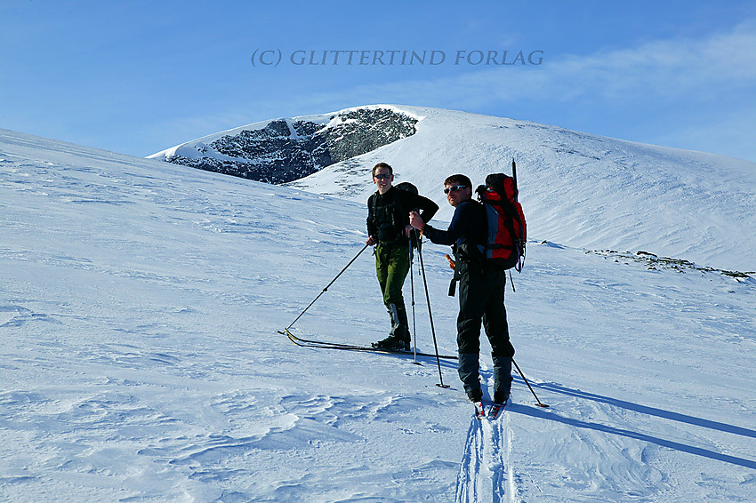 Litt nedenfor Juvflye med Kjelhøe (2223 moh.) i bakgrunnen under en tur fra Raubergstulen mot Galdhøpiggen.