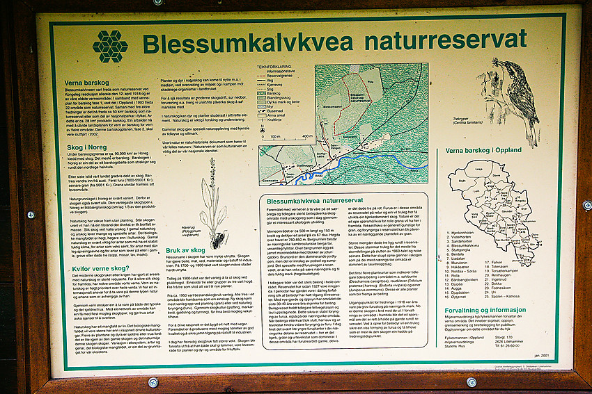 Informasjonstavle ved inngangen til Blessumkalvkvean naturreservat.