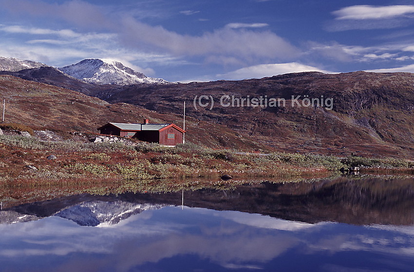 View from RV 252 towards Snøholstinden which is reflecting in a small pond near Eidsbugarden.