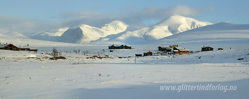 På toppen av Tjønnbakken, med utsikt innover mot bl.a. Vinjeronden (2044 moh) og Storronden (2138 moh).