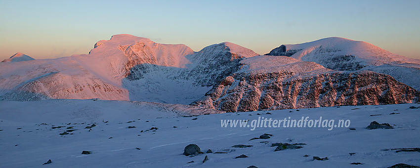 Rondanes høyeste fjell, fra venstre: Rondslottet (2178 moh), Vinjeronden (2044 moh) og Storronden (2138 moh).