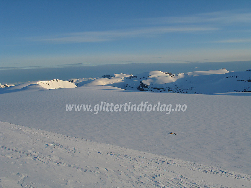 Telt på Jostedalsbreen på breflate mellom Brenibba og Lodalskåpa.