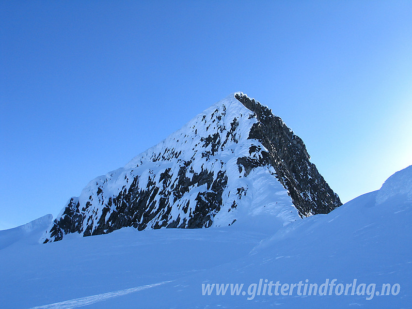 Lodalskåpa (2083 moh) sett fra vest-sørvest.