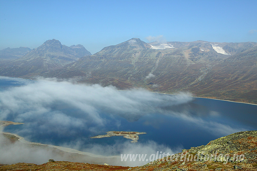 Utsikt fra Marabotthornet mot Bygdin, Torfinnstindane, Kalvehølotinden og Kalvehøgde, for å nevne noe.