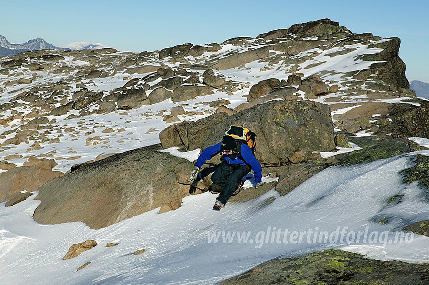 På vei mot Slettmarkhøe (2190 moh) en høstdag. Like i bakgrunnen ses sekundærtoppen Nørdre Slettmarkhøe (2086 moh).