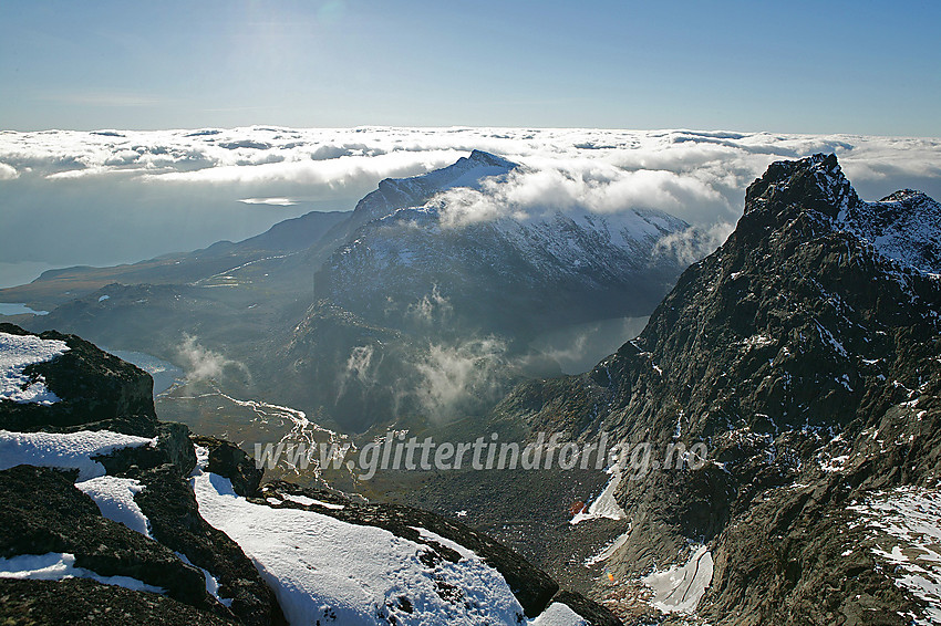 Utsikt fra Slettmarkhøe mot bl.a. Galdebergtinden (2075 moh), Uksedalsbandet og Slettmarkpiggen (2164 moh).