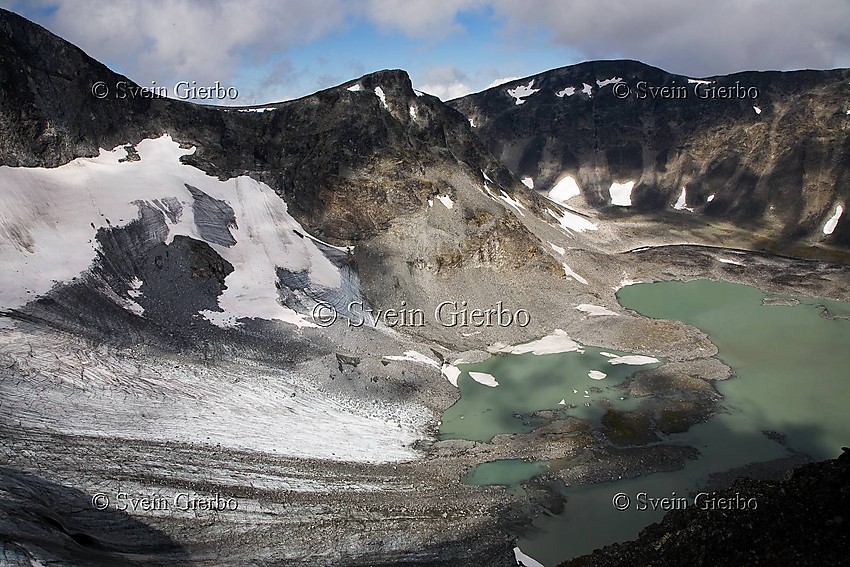 Grotbrean glacier and Trollsteintjønne lake with Rundhøe (right) and Svatholshøe mountains. Jotunheimen National Park. Norway.