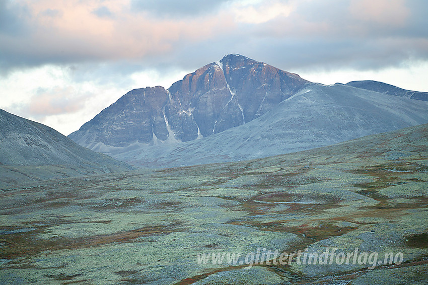 Fra Dørålen mot Rondslottet (2178 moh) en høstkveld.