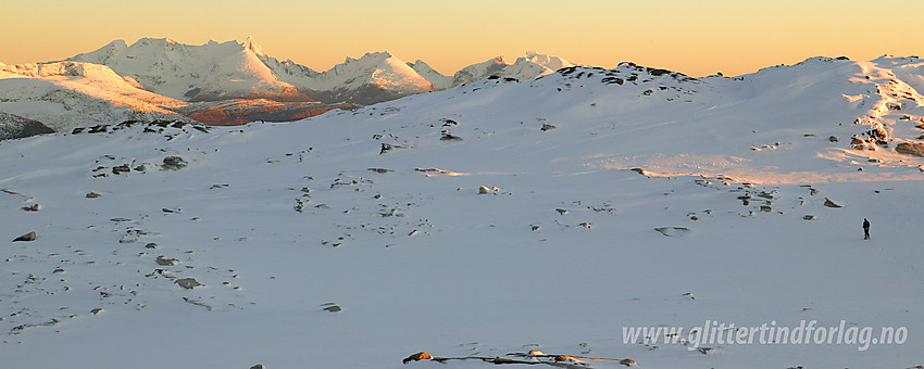 På Steineggi ved solnedgang. Hurrungane i bakgrunnen.