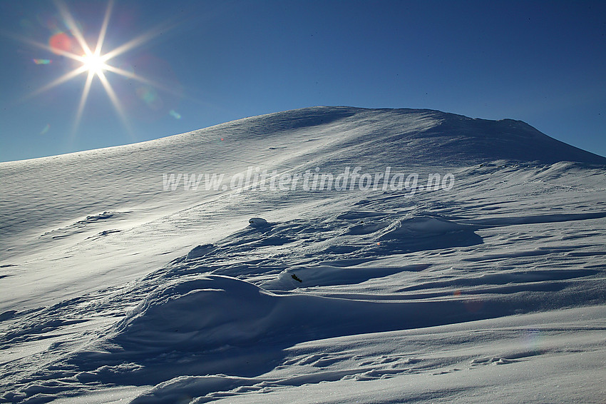 På Lomseggje mellom Storivilen og Moldulhøe, med sistnevnte (2044 moh) rett forut.