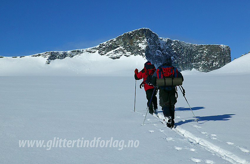 På Tverråbrean med kurs mot Bukkehøe (2314 moh).