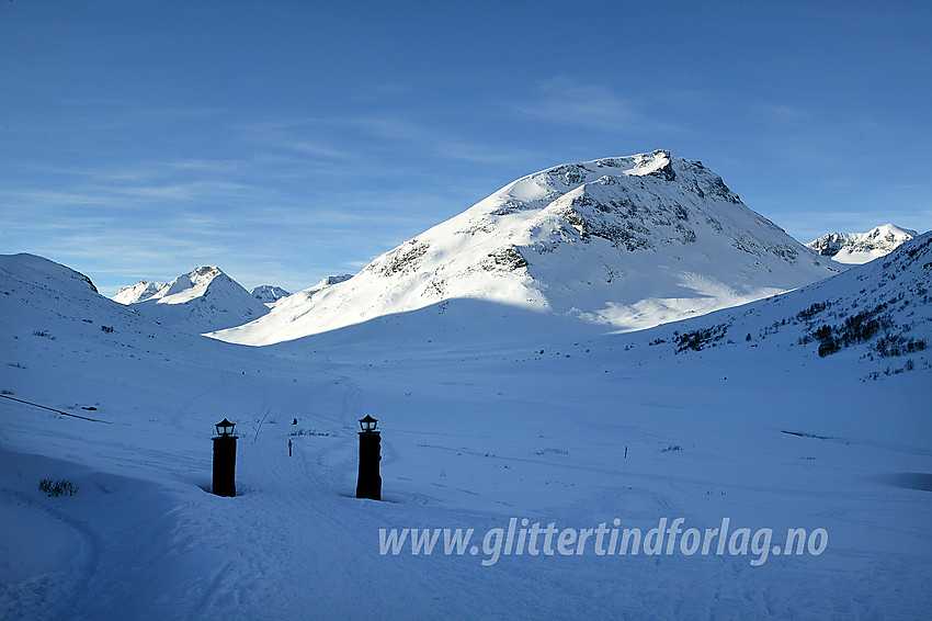 Styggehøe (2213 moh) i morgensol, sett fra Spiterstulen. 