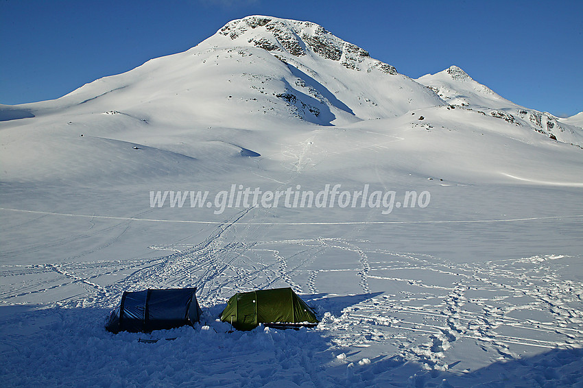 Vintermorgen utenfor Leirvassbu mot Stehøe (1885 moh). Bak til høyre ses Stetinden (2020 moh).