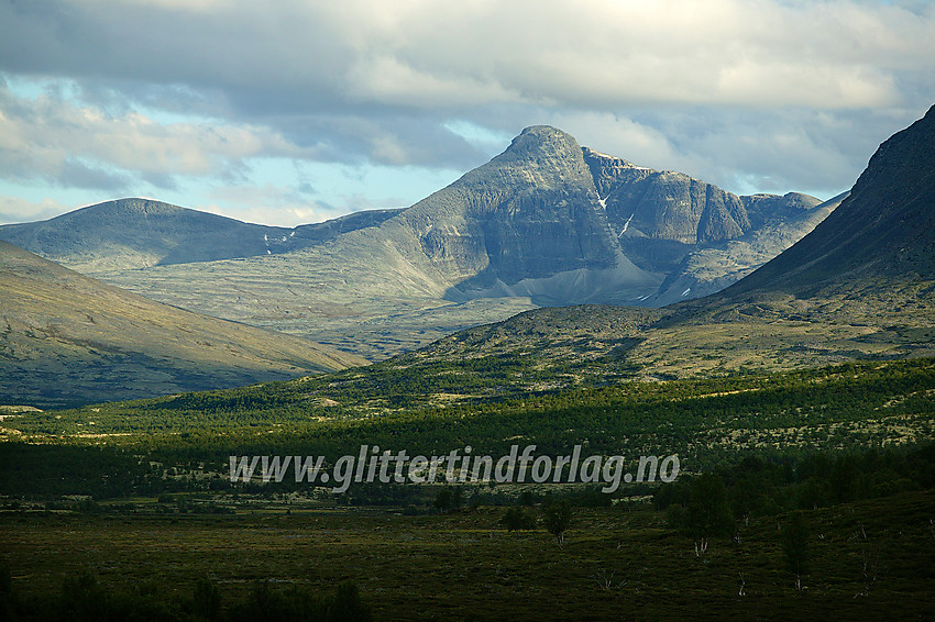 Høgronden (2115 moh) sett fra Grimsdalsveien.