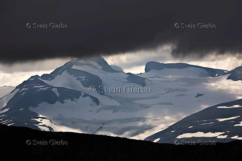 Galdhøpiggen and vesle galdhøpiggen mountains (left to right) and Styggebreen glacier as seen from Trollsteineggje. Jotunheimen National Park. Norway