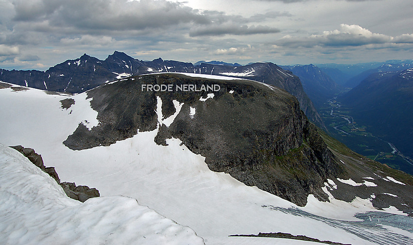 Oppover Sunndalen fra Furunebba.Trolla i bakgrunnen.