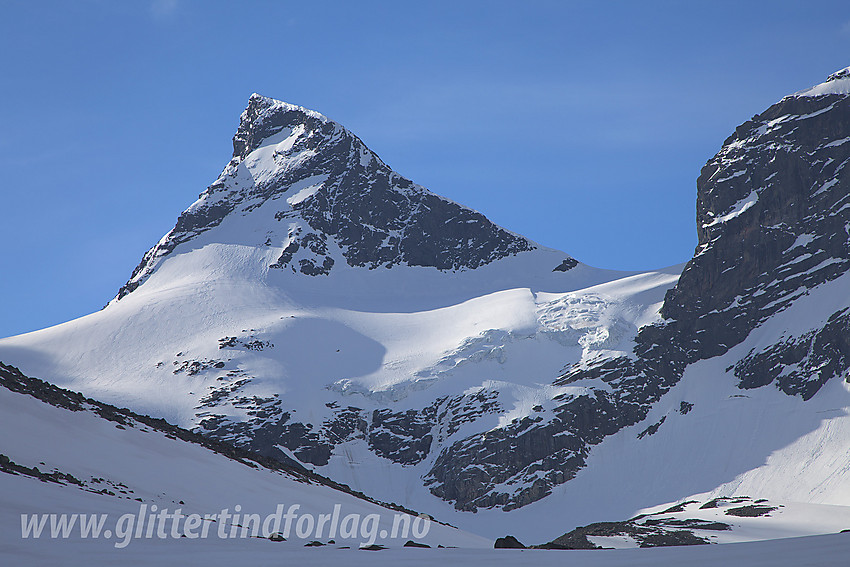 Fra Ringsdalen opp mot Midtre Ringstinden (2025 moh) en kvass og utrolig flott tind.