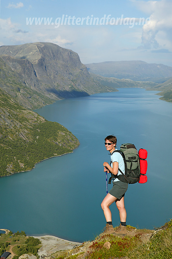 Høyt over Gjende på ruta fra Memurubu mot Memurutunga.