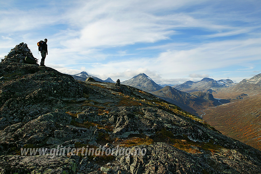 På toppen av Gjendetunga med Storådalen i bakgrunnen.