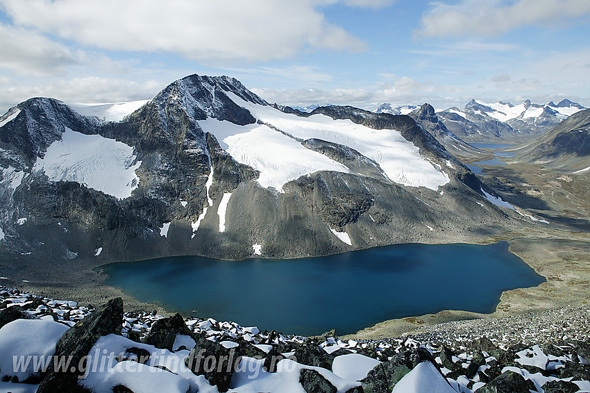 Fra Urdadalsryggen mot Semelholet, Semelholstjønne og Semelholstinden (2147 moh).