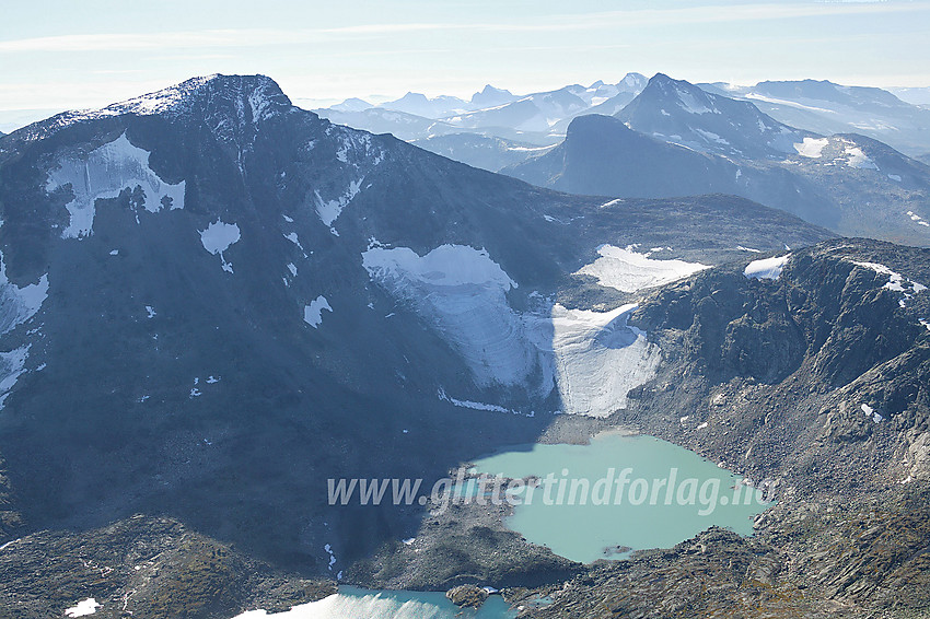 Fra Skarddalseggje med utsikt til Skarddalen og Store Rauddalseggje (2168 moh).