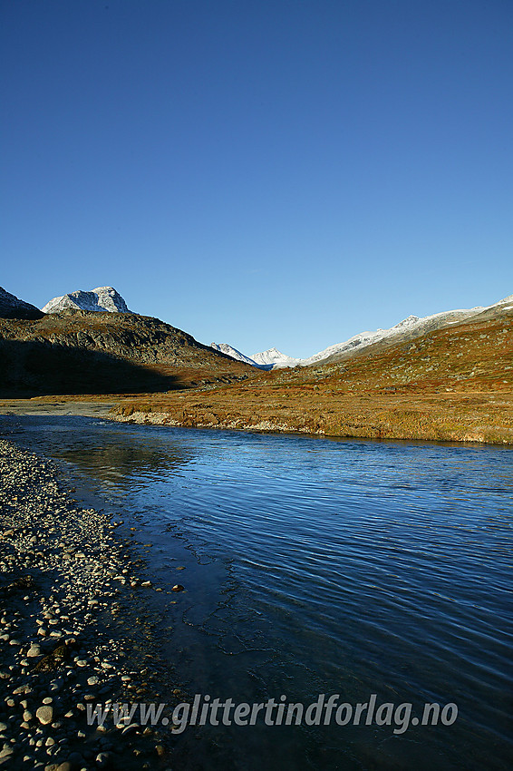 Ved Leirungsåe en flott stille høstdag.