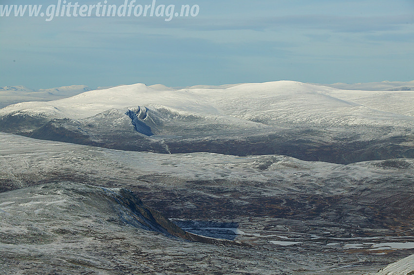 Fra Austre Nautgardstinden nordover i retning Kvitingskjølen (2064 moh) med telelinse.