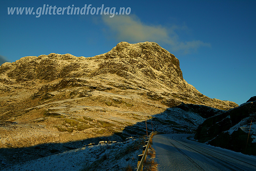 Ved "innkjøringen" til Båtskardet med en morgenfrisk Bitihorn (1607 moh) i bakgrunnen.