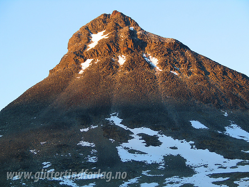 Kyrkja (2032 moh) i solnedgang.