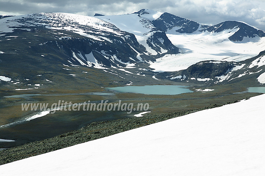 Mot Blåtjønnholet, Surtningssuoksle, Surtningssue (2368 moh) Søre Blåbreahøe (2196 moh) og Blåbrean.