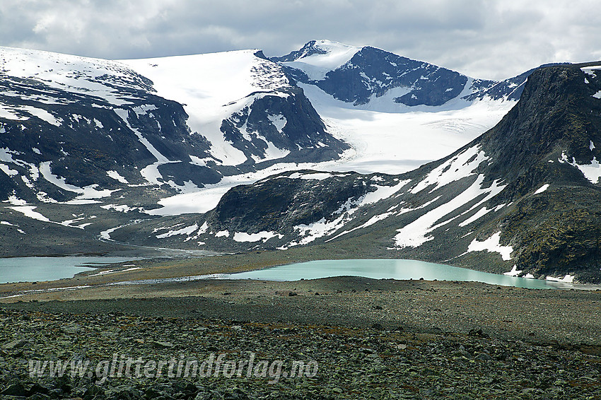 Mot Blåtjønnholet med Surtningssuoksle (2222 moh) og Surtningssue (2368 moh) i bakgrunnen.