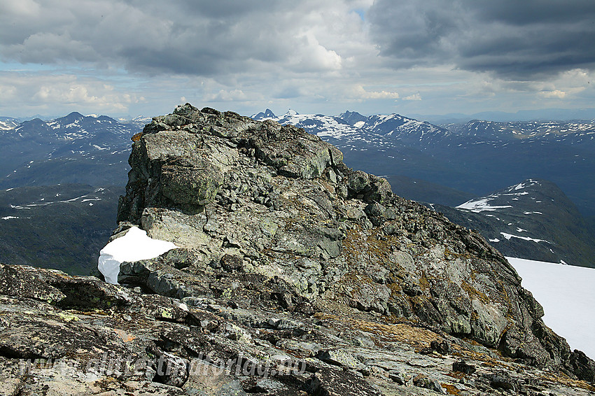 Vetle Midtmaradalstinden (2017 moh).