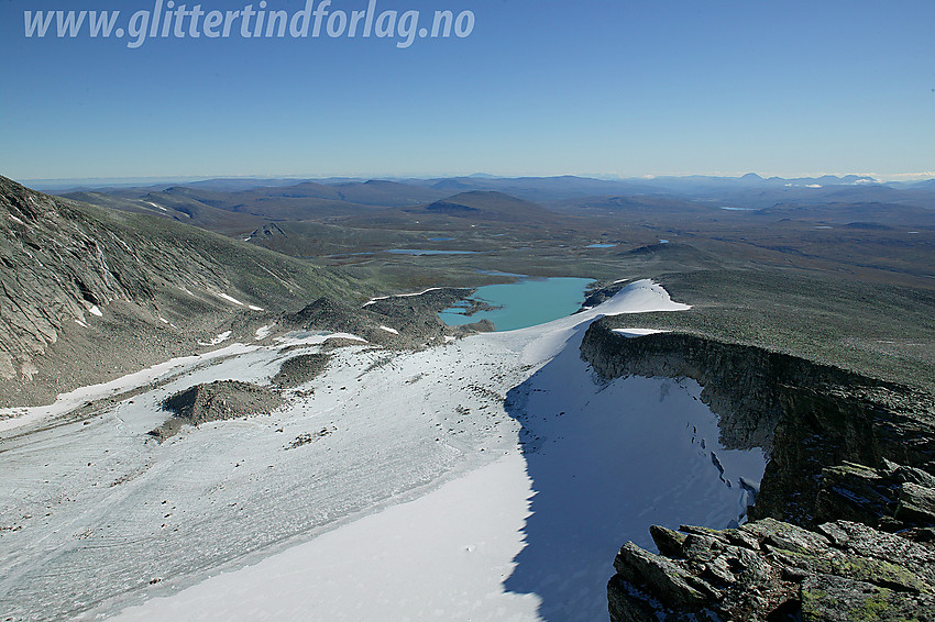 På vei til Snøhettas Vesttopp via sørøstryggen med breen i Gryta nede til venstre.