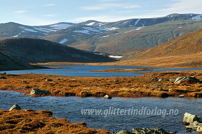 Ved Øystre Fagerdalstjednet mot Kalvehøgde med Rasletinden (2105 moh) lengst til høyre.