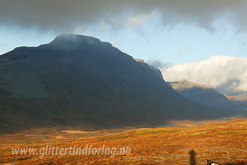 På Smådalsfjellet med utsikt mot Klanten (1768 moh) på Rankonøse og nordvestover Smådalen.