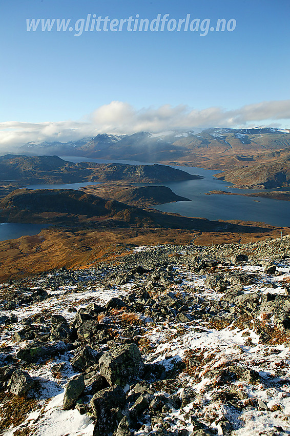 Fra Bitihorn en fin høstdag med utsikt nordvestover i retning Bygdin og Gjendealpene.