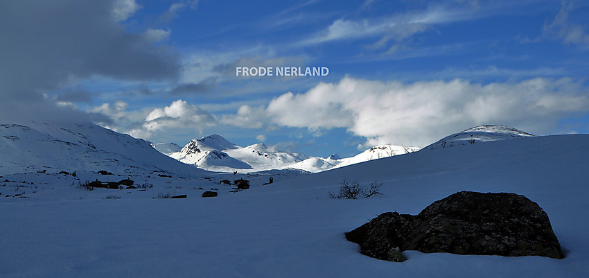 Fra Langvatnet i Torbudalen.Reinstind i bakgrunnen.