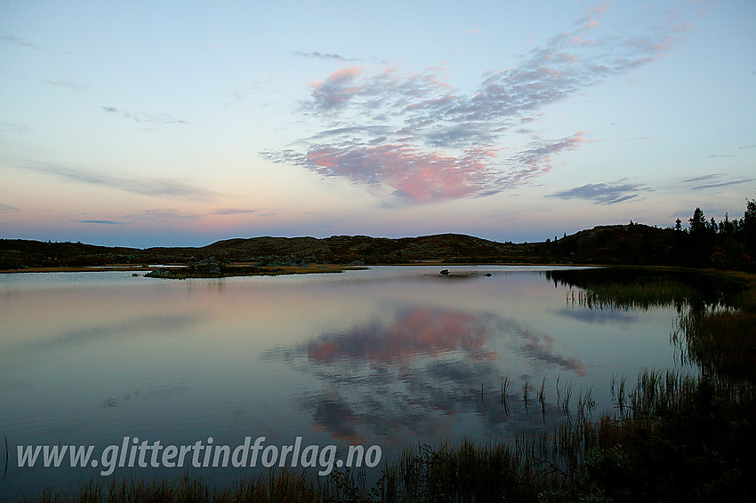 Ved Austre Kalvetjednet i Nord-Aurdal en høstkveld.