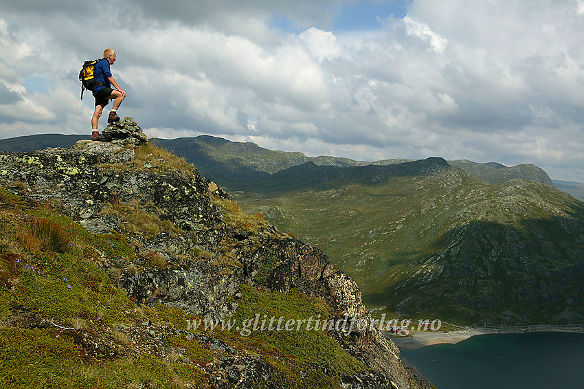 På Seksishornet med bl.a. Mefjellet (1386 moh) og Kongsliknuppen i bakgrunnen.