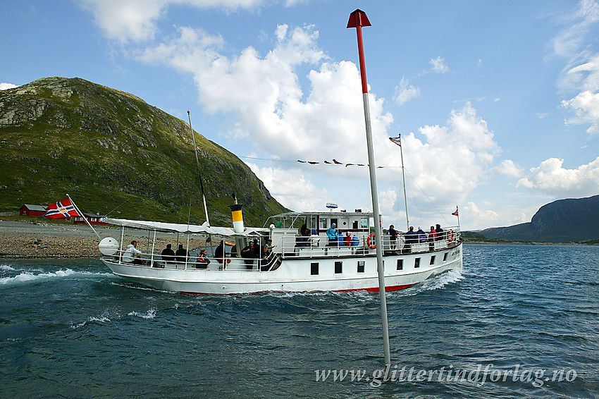 M/b Bitihorn på vei gjennom Bygdissundet.