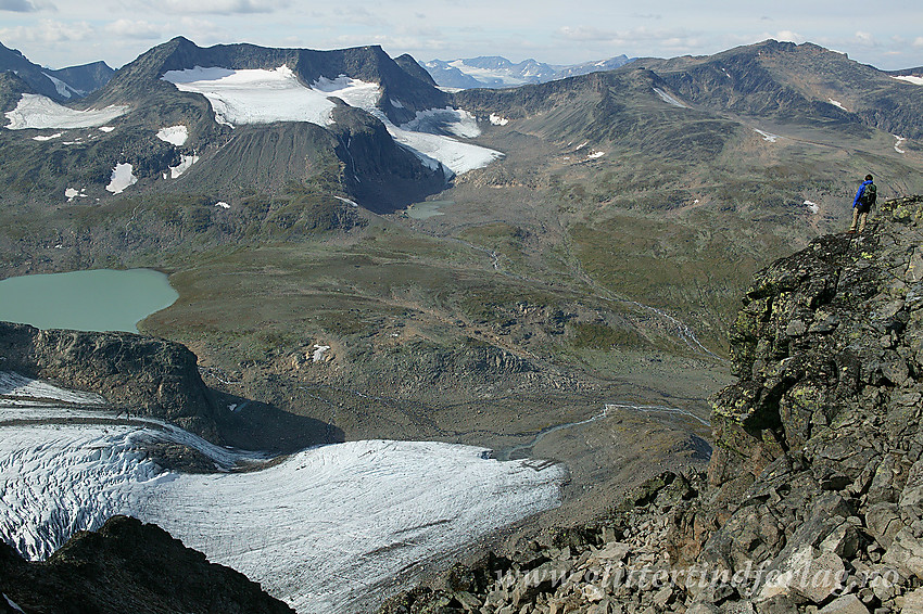 Utsikt fra Mugna mot tindene på nordsiden av Leirungsdalen.