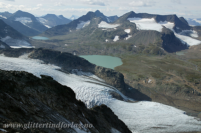 Utsikt fra Mugna mot øvre del av Leirungsdalen med bl.a. Leirungstindane bak.