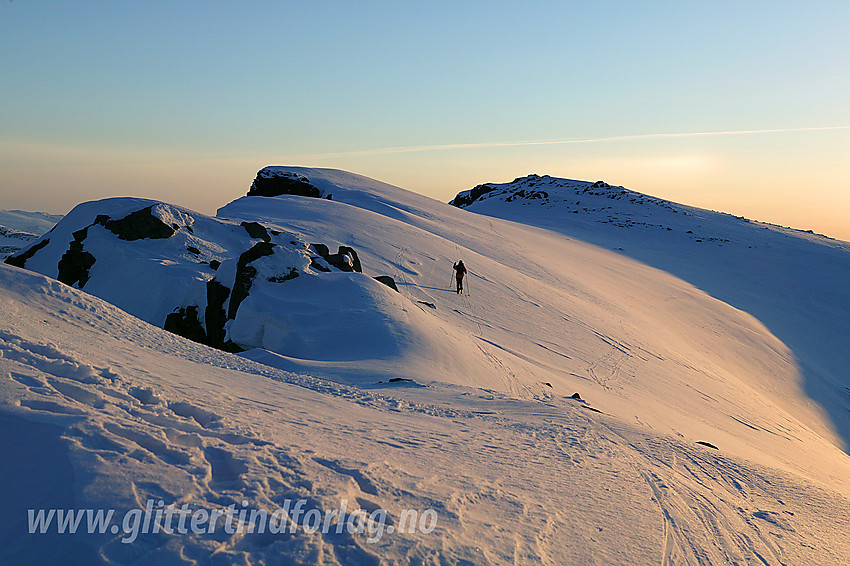 På vei fra Austre Kalvehøgde mot Mugna (2159 moh) som ses i bakgrunnen.