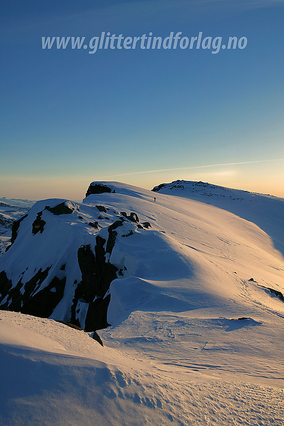 På vei fra Austre Kalvehøgde mot Mugna (2159 moh) som ses i bakgrunnen.