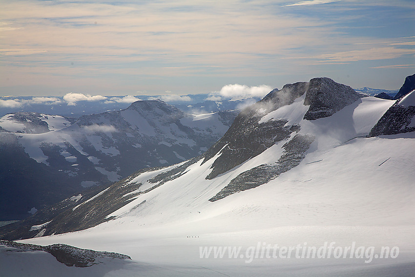 Fra Mjølkedalspiggen mot Uranosbreen og Uranostinden S2 (2048 moh). I bakgrunnen ses Koldedalstinden.