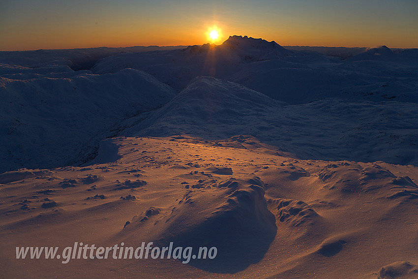 Fra Gravdalstinden mot Hurrungane ved solnedgang.