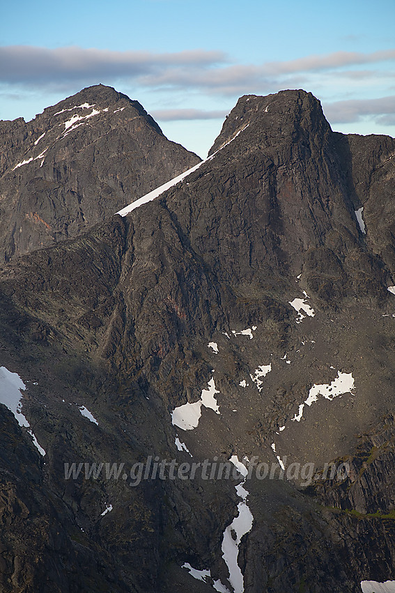 Fra sørryggen på Slettmarkhøe mot Mesmogtinden (2264 moh) og Langedalstinden (2206 moh).