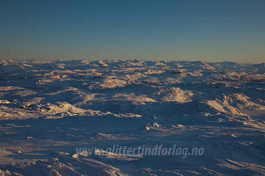 Utsikt fra Berdalseken mot sentrale deler av Jotunheimen.