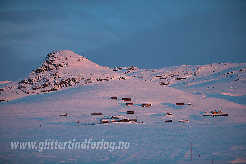 I løypenettet på Beitostølen en desembermorgen ved Smørkollstølene. Smørkollen (1155 moh) i bakgrunnen.